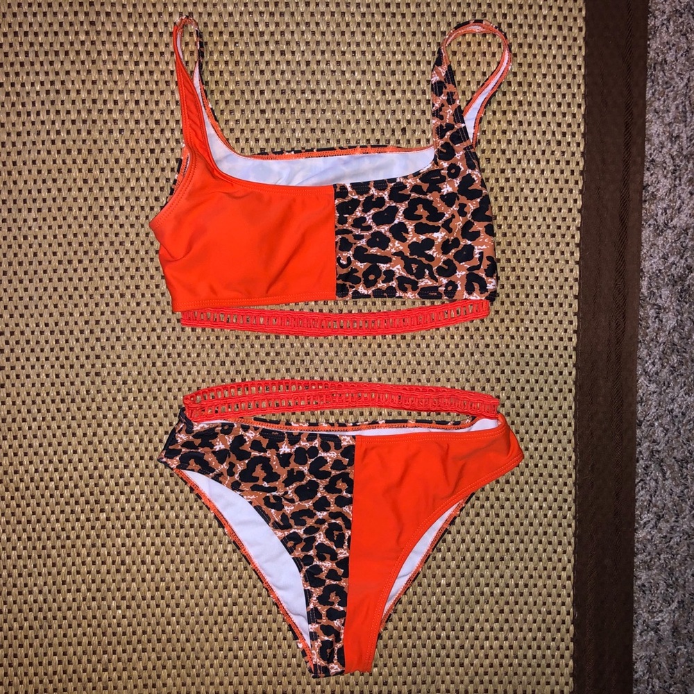SOLD ✨ NWOT PADDED TWO PIECE BATHING SUIT SET